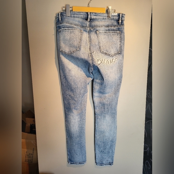 Almost Famous Women Light Blue Distressed Jeans ,size 30x27 - Picture 2 of 4